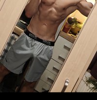 Dr stress - Male escort in Dubai