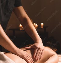 Dr stress - Male escort in Dubai