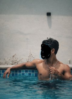 Draco - Male escort in Candolim, Goa Photo 3 of 3