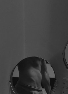 Draco - Acompañantes masculino in New Delhi Photo 2 of 3