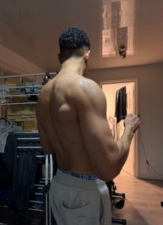 DracoXxL - Male escort in Bangkok Photo 8 of 8