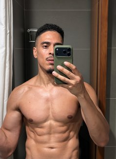 DracoXxL - Male escort in Hong Kong Photo 7 of 8