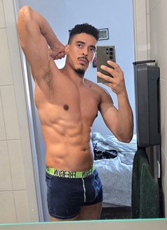 DracoXxL - Male escort in Paris Photo 6 of 8