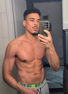 DracoXxL - Male escort in Paris Photo 6 of 7