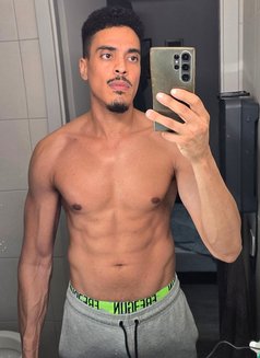 DracoXxL - Male escort in Paris Photo 7 of 7