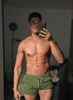 DracoXxL - Male escort in Paris Photo 6 of 6