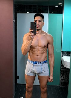 DracoXxL - Male escort in Paris Photo 3 of 5
