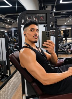 DracoXxL - Male escort in Paris Photo 5 of 5