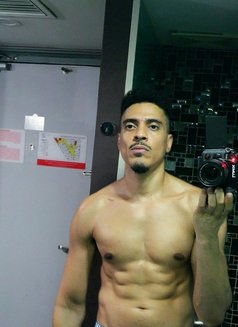 DracoXxL - Male escort in Singapore Photo 9 of 9