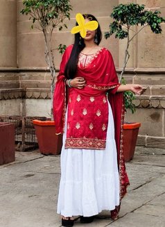 Dream Girl - puta in Bangalore Photo 1 of 3