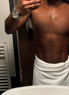 Drennan - Male escort in Riyadh Photo 2 of 10