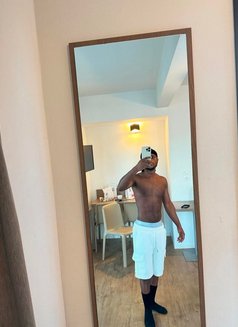 Drennan - Male escort in Riyadh Photo 3 of 10