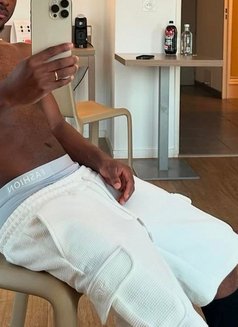 Drennan - Male escort in Riyadh Photo 4 of 10