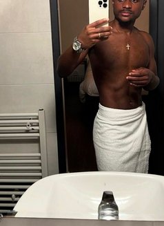 Drennan - Male escort in Riyadh Photo 5 of 10