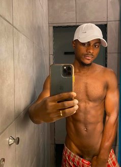 Drennan - Male escort in Riyadh Photo 7 of 10