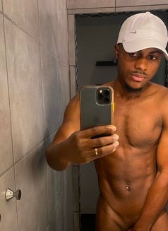 Drennan - Male escort in Riyadh Photo 8 of 10