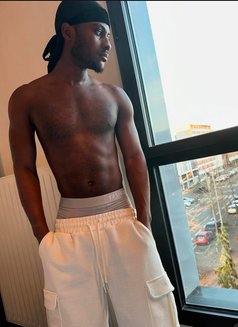 Drennan - Male escort in Riyadh Photo 5 of 6