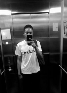 Drew - Acompañante masculino in Nairobi Photo 3 of 3