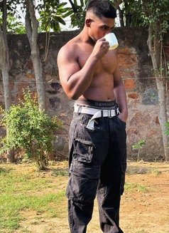 Drop - Male escort in New Delhi Photo 1 of 3