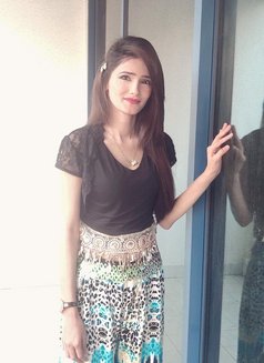 Dua Pakistani Slim Girl - puta in Dubai Photo 1 of 4