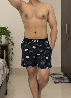 DubaiXxx - Acompañantes masculino in Dubai Photo 2 of 2