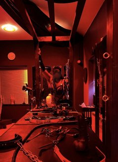 Dubai ebony mistress - dominatrix in Dubai Photo 9 of 10