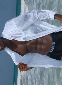 Dubai - Acompañantes masculino in Dubai Photo 3 of 3