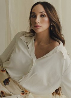 Dublie - Transsexual escort in London Photo 2 of 12