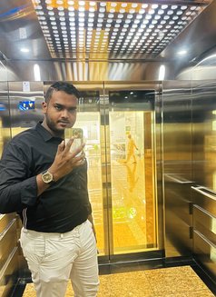 Dul - Male escort in Dubai Photo 3 of 4