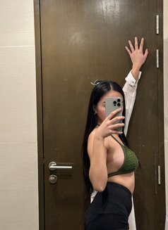 Dulce - escort in Hong Kong Photo 3 of 5
