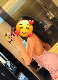 Dulshi - escort in Colombo Photo 1 of 3
