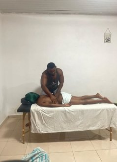 Dum’s Touch - masseur in Lagos, Nigeria Photo 1 of 5