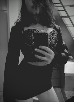 Dunia Kaya - escort in Singapore Photo 7 of 24