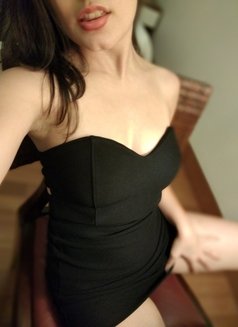 Dunia Kaya - escort in Singapore Photo 4 of 24