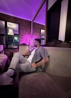 Dürüst eğlenceli adam - Male escort in Baku Photo 18 of 22