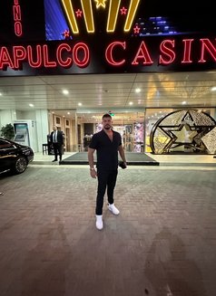 Dürüst eğlenceli adam - Male escort in Baku Photo 19 of 22