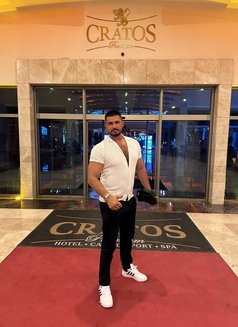 Dürüst eğlenceli adam - Male escort in Baku Photo 21 of 22