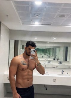 Dürüst eğlenceli adam - Male escort in Tirana Photo 18 of 21