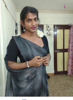 Dusky Hot Shemale - Transsexual adult performer in Chennai Photo 2 of 2