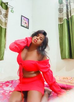 Dusky Shemale With Big Boobs and Cock - Acompañantes transexual in Chennai Photo 4 of 8