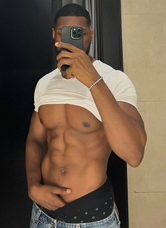 Dxb Massage Xxxl - Acompañantes masculino in Dubai Photo 7 of 10