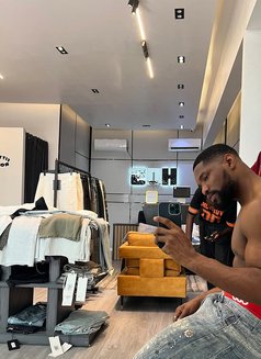 Dxb Massage Xxxl - Male escort in Dubai Photo 7 of 10