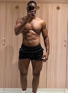 Dxb Massage Xxxl - Male escort in Dubai Photo 8 of 10