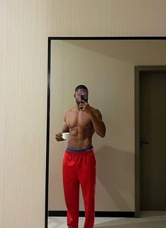 Dxb Massage Xxxl - Male escort in Dubai Photo 9 of 10