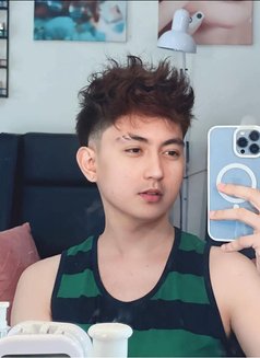 Dylan - Male escort in Manila Photo 4 of 7