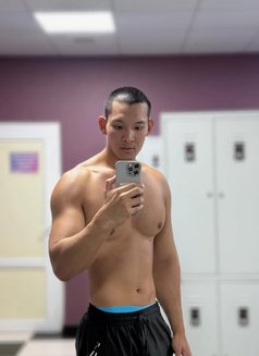 Dylan - Male escort in Dubai Photo 2 of 5