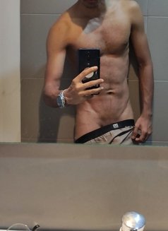 Dylan - Masseur and Therapist - masseur in Colombo Photo 5 of 5