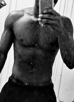 Dzaddzy Creamer - Male escort in Nairobi Photo 4 of 8