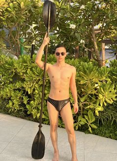 E N E R G Y - Acompañantes masculino in Al Manama Photo 20 of 21