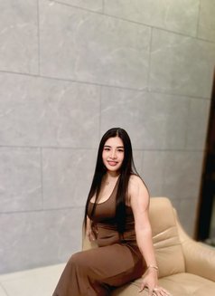 Ealla - puta in Al Manama Photo 2 of 5